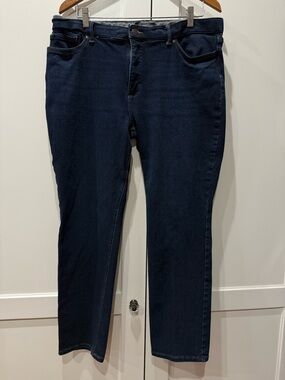 Lee Womens Slim Fit - Mid Rise Straight Leg Jean